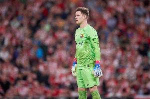 西媒：特狮考虑接受手术解决背部问题，这有助于巴萨注册其他球员