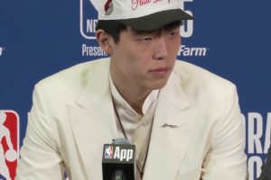 杨瀚森官方采访：向男篮前辈们学习 开拓者球坛来中国看我好多次