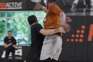 杜兰特休赛期球场被包夹传球训练、接球投篮训练