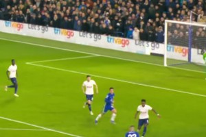 门将望球兴叹！齐耶赫为切尔西攻入的这粒完美死角进球！